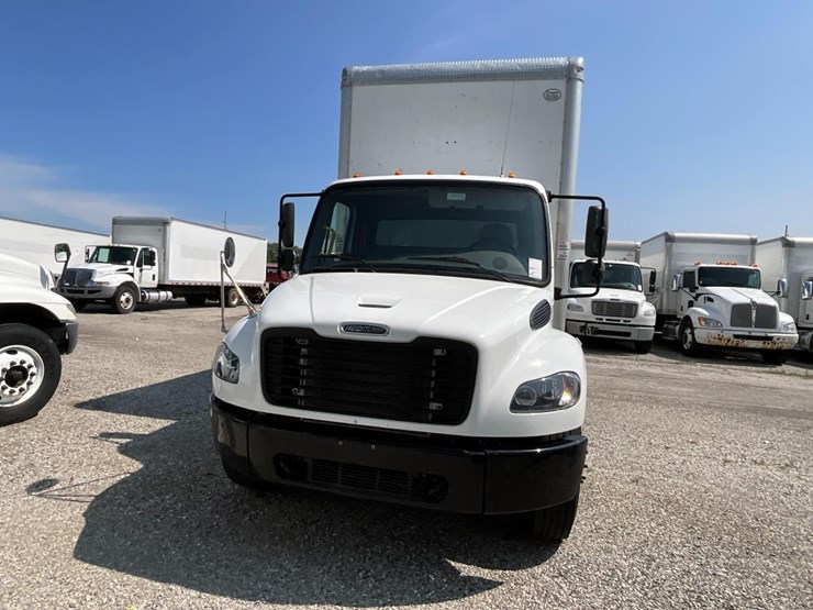 2021-freightliner-m2-106-image-3