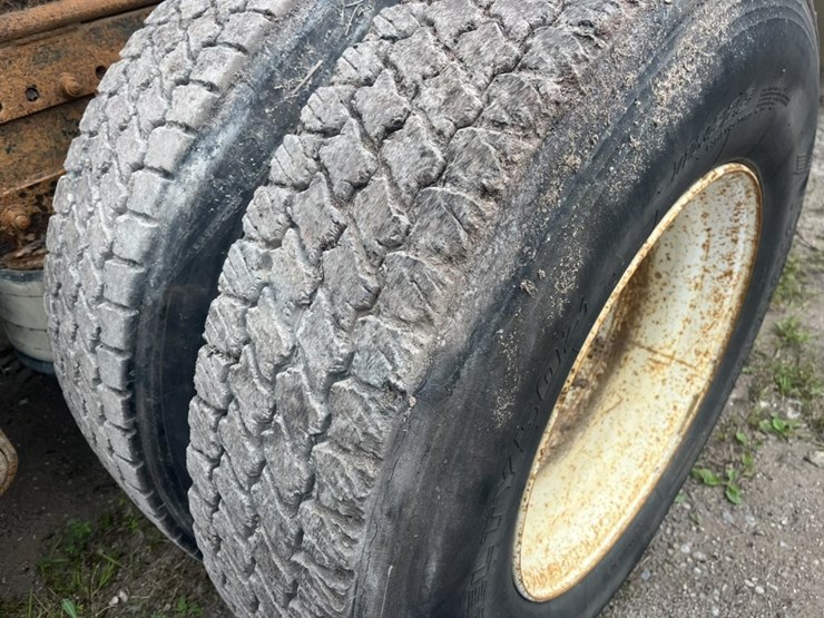 #1633-•-1995-freightliner-usf-1e-sleeper-cab-truck-tractor-image-91