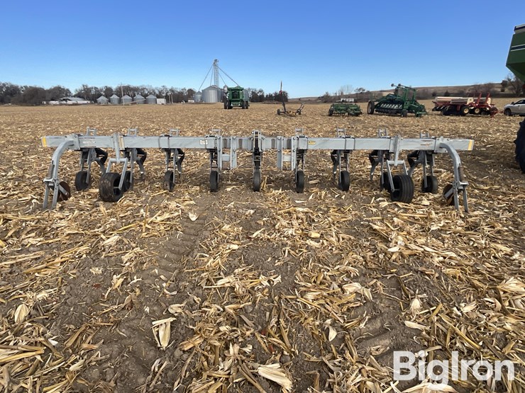 hiniker-cultivator-image-2