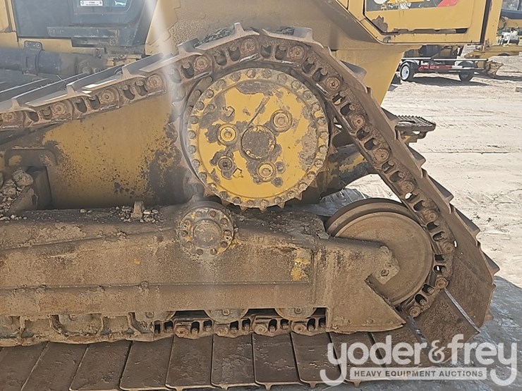 2017-caterpillar-d6n-image-24