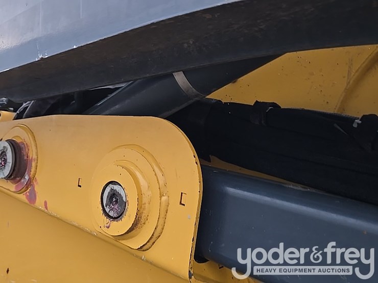 2020-deere-333g-image-33