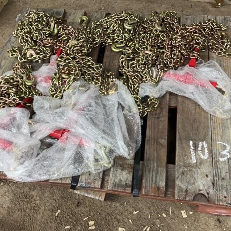 8 5/16X20FT G70 CHAINS & 4 5400LB 5/16-3/8 BINDERS
