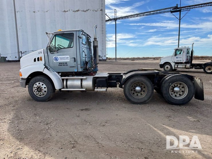 2000-caterpillar-10-image-11