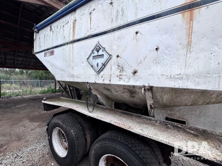 2003-volvo-10-image-8