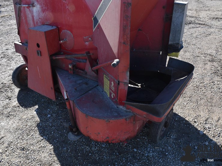 gehl-fb1580-pull-type-forage-blower-image-16