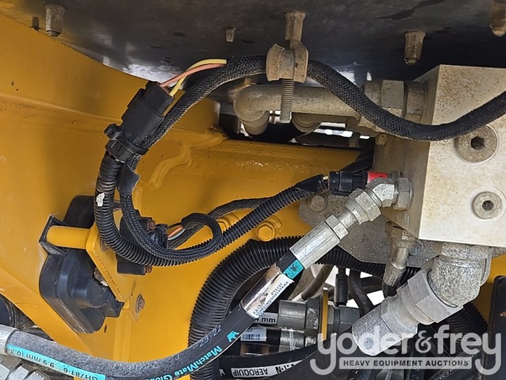 2017-deere-872g-image-53