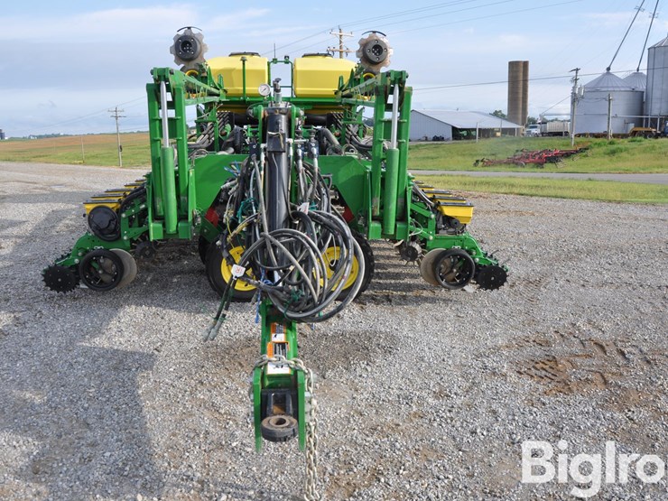 2022-john-deere-db60-image-8