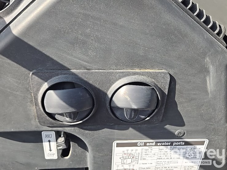 2022-yanmar-vio80-image-99