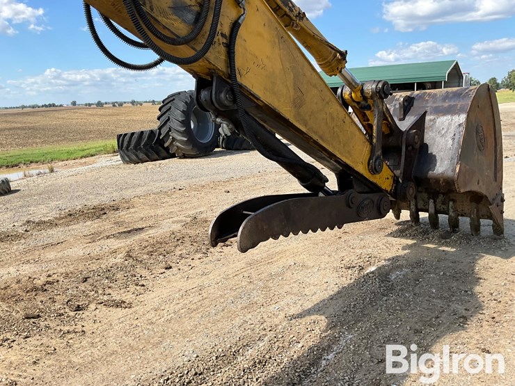 komatsu-220-trackhoe-image-17