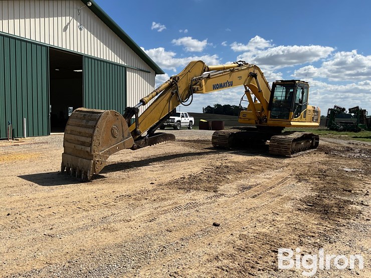 komatsu-220-trackhoe-image-1
