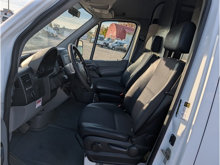 2017-freightliner-sprinter-image-16