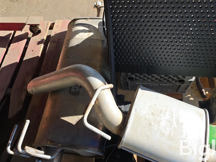 engine-stand-&-car-parts-image-14