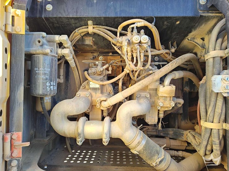 2019-hitachi-zx300-lc-image-38