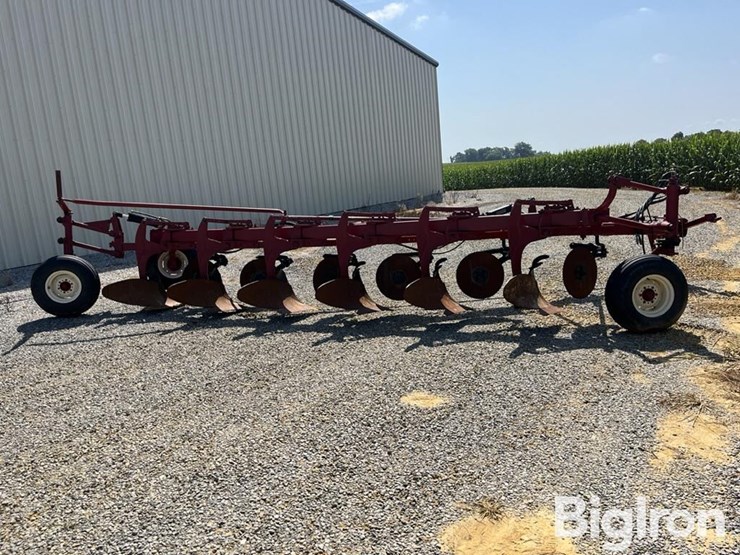 international-720-image-4