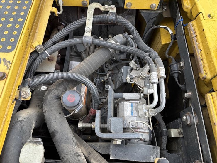 komatsu-pc138us-image-40