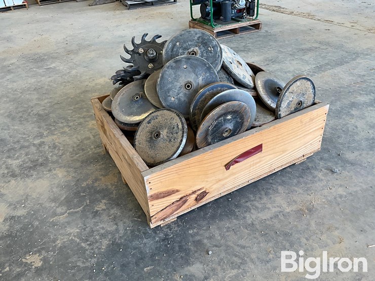 john-deere-cast-iron-closing-wheels-image-4