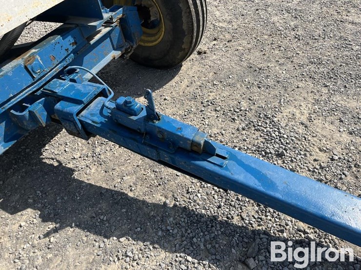 willmar-300-bushel-gravity-wagon-image-18