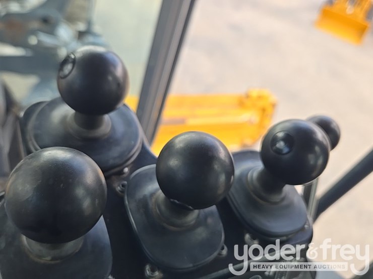 2017-deere-872g-image-167