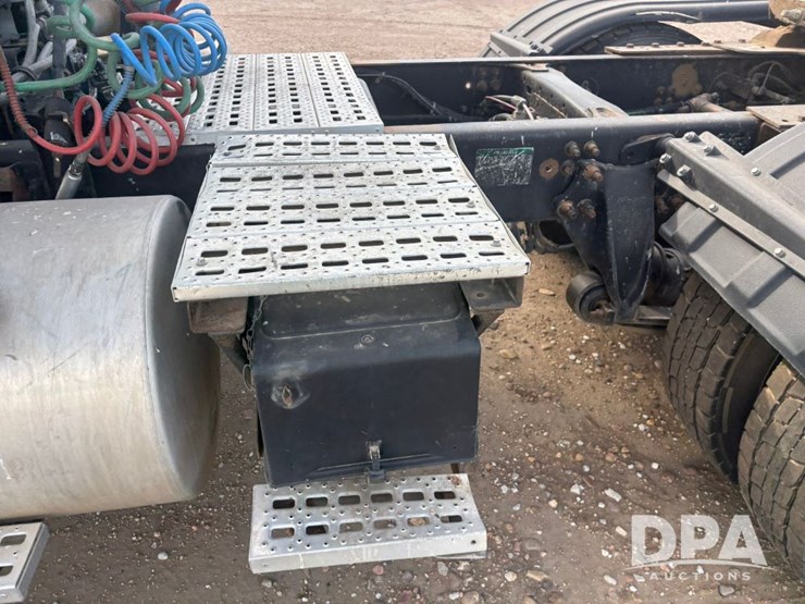 2000-caterpillar-10-image-22