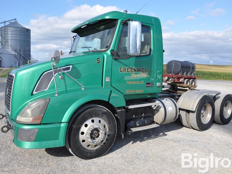 2009-volvo-vnl64t-t/a-truck-tractor-image-1