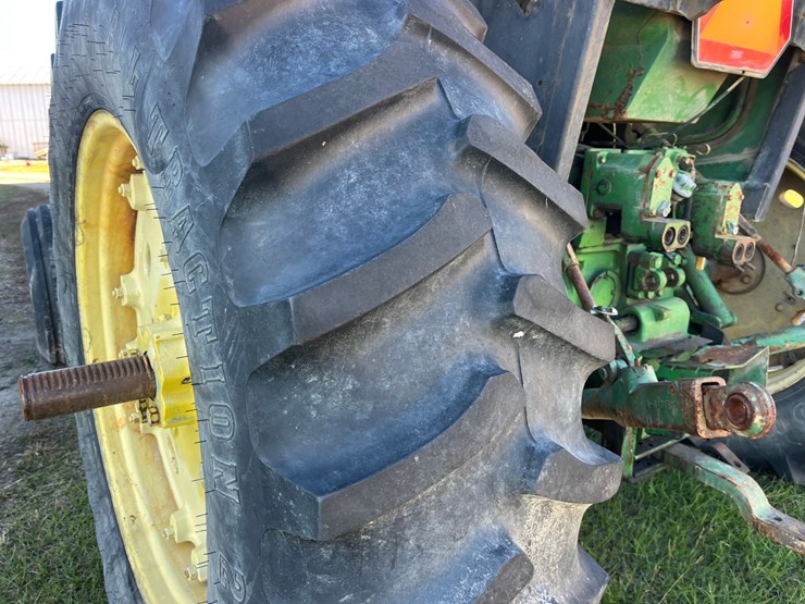 john-deere-4240-image-23
