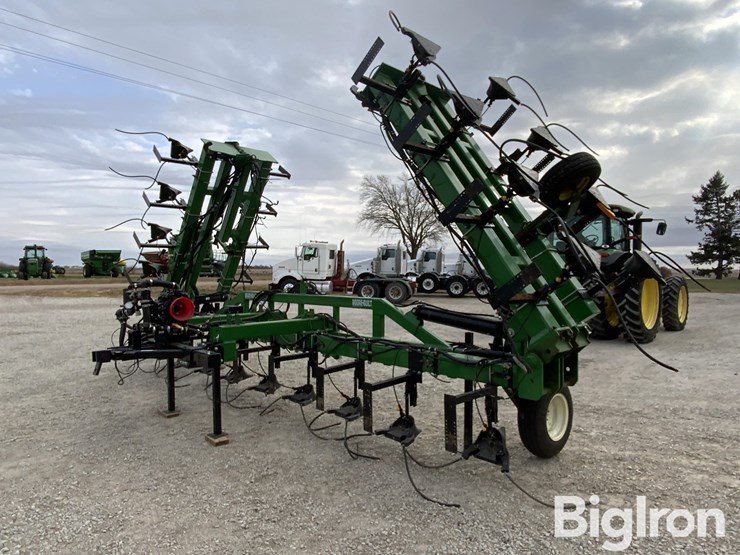 moore-built-25r30-liquid-fertilizer-applicator-image-5