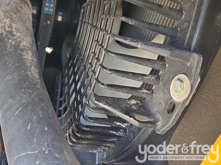 2020-deere-35g-image-54