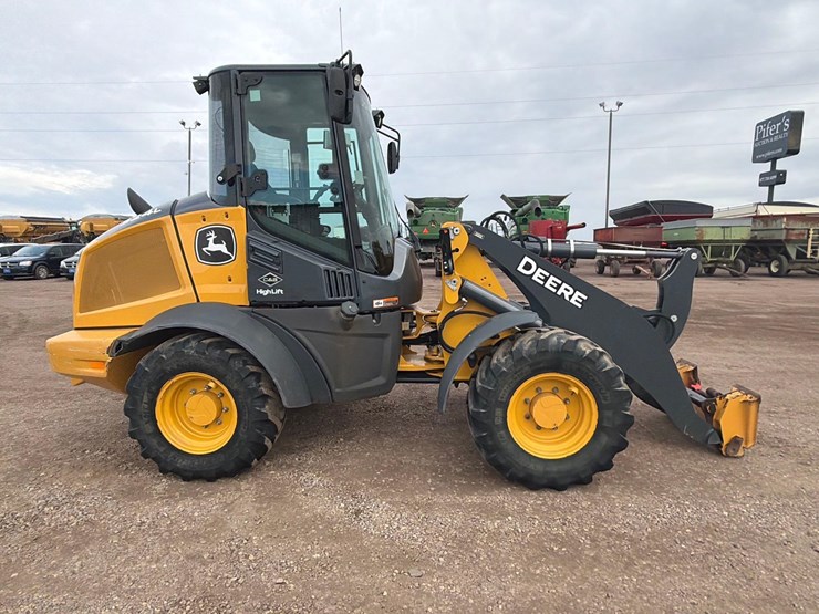 john-deere-324-image-6