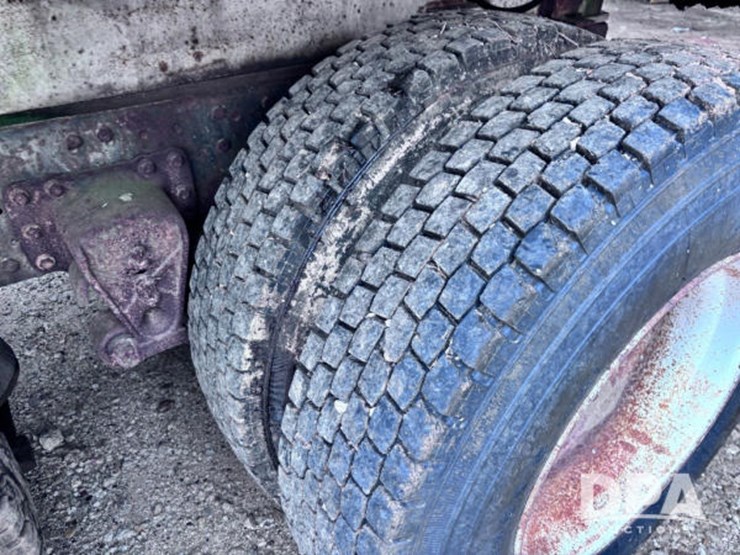 2003-volvo-10-image-37