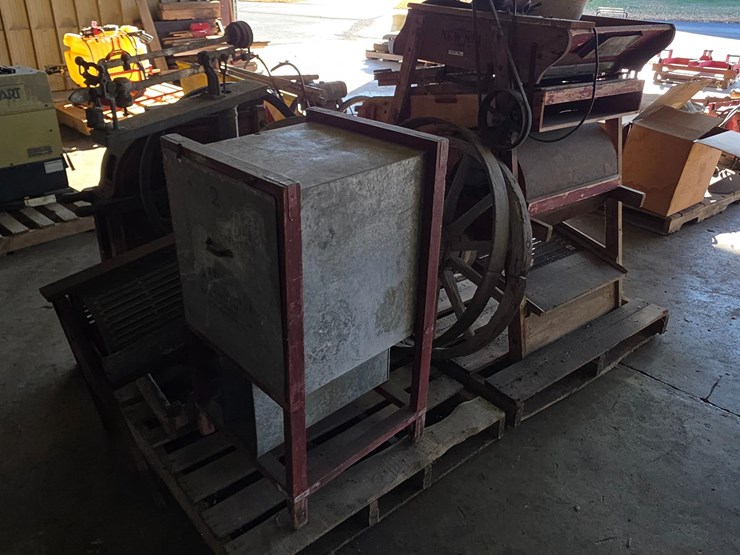 grain-cleaner-&-classic-farm-equipment-image-5