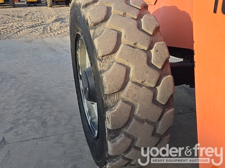 2016-sky-trak-8042-image-28