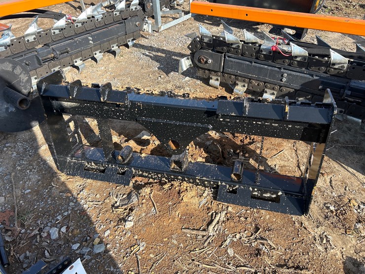 #39-•-unused-skid-steer-pallet-fork-/-hay-spear-frame-image-2