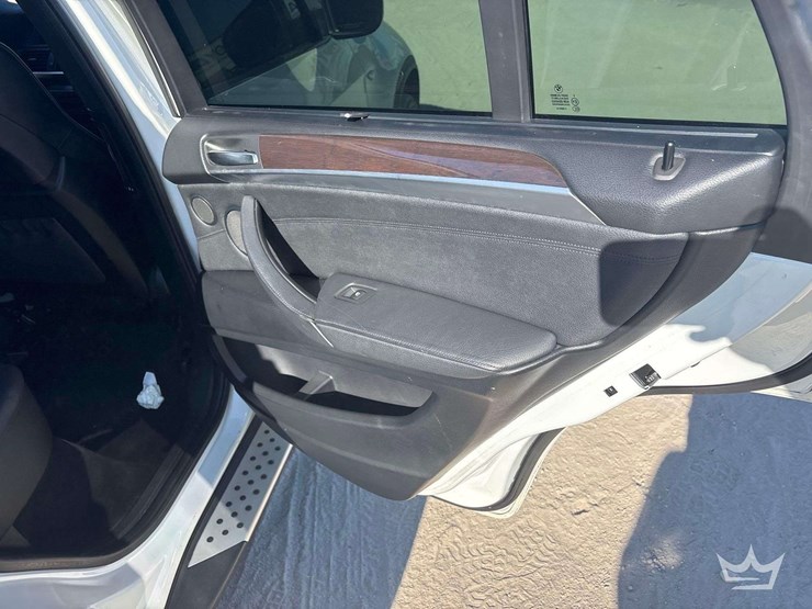 2013-bmw-x5-image-16