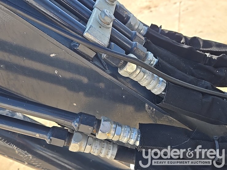 2019-deere-35g-image-34