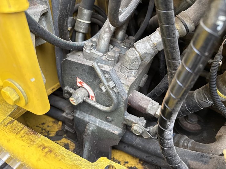 komatsu-pc138us-image-47