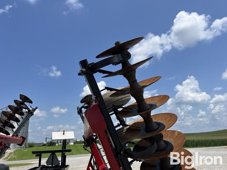 case-ih-330-image-10