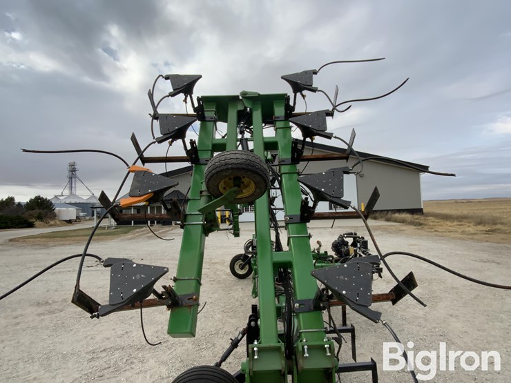 moore-built-25r30-liquid-fertilizer-applicator-image-17