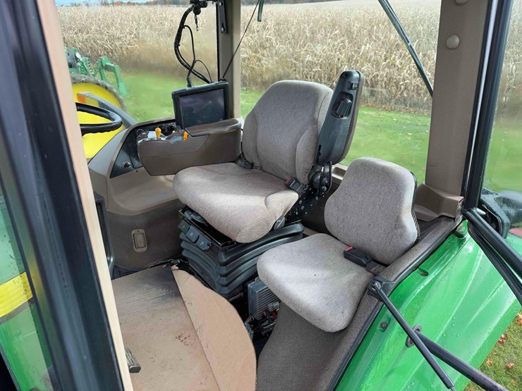 2005-john-deere-8520t-image-37