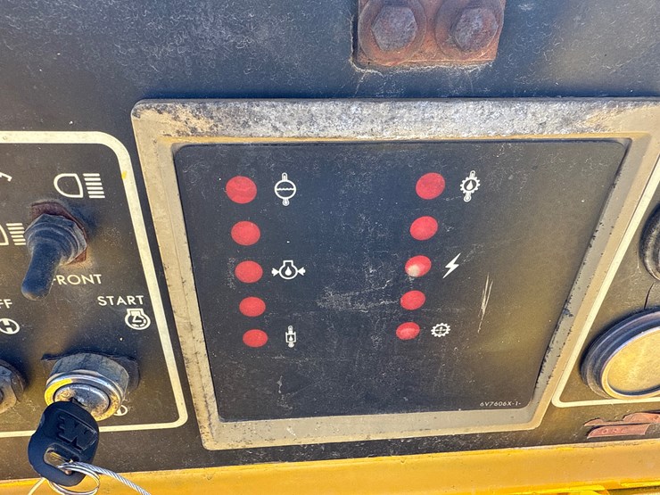 caterpillar-d4h-image-38