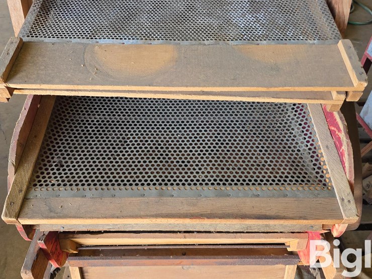 grain-cleaner-&-classic-farm-equipment-image-19