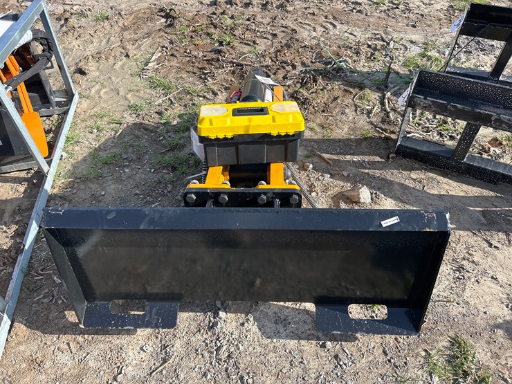 #34-•-skid-steer-hammer-with-two-bits-image-3