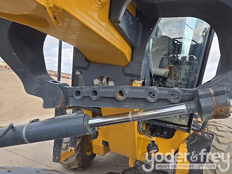 2017-deere-872g-image-32