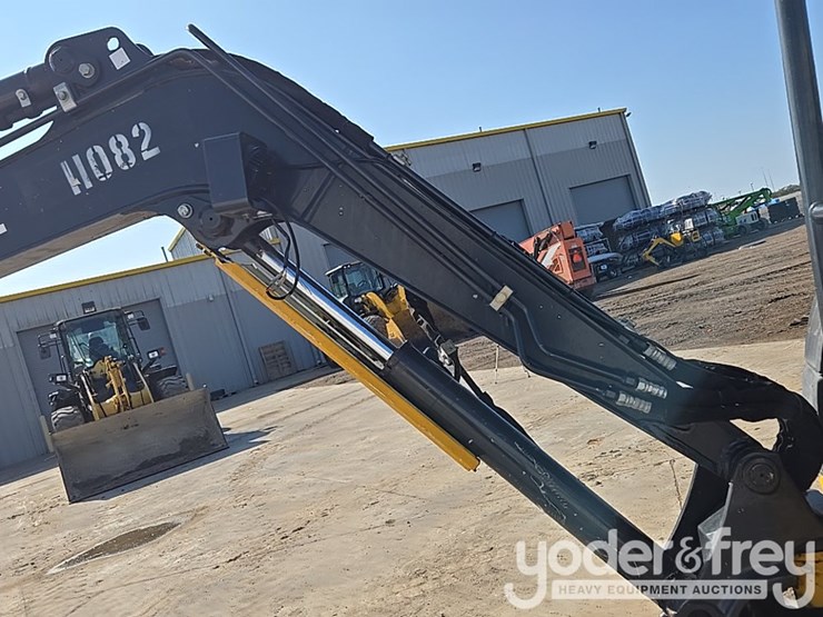 2019-deere-35g-image-33