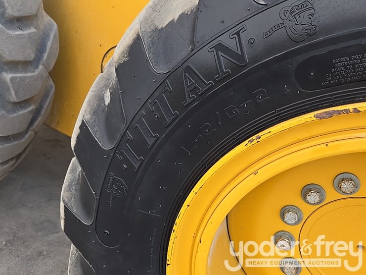 2017-deere-872g-image-92