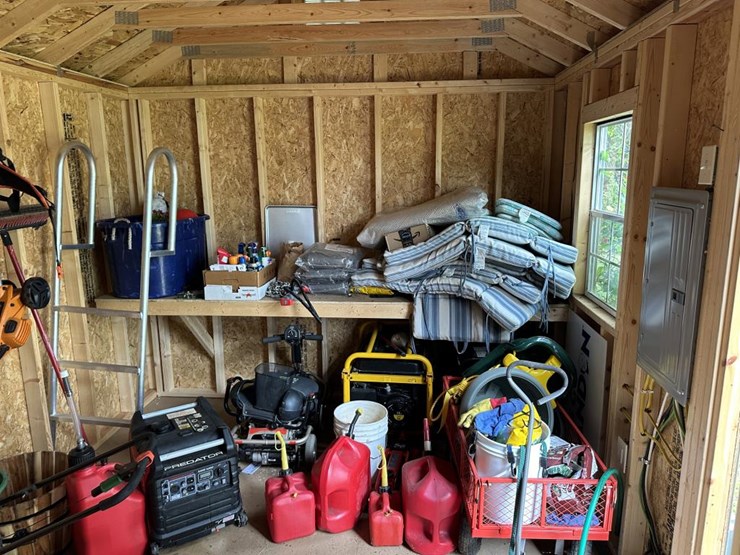 #100-•-waterfront-pub-with-4-bed/2-bath-apartment-image-114