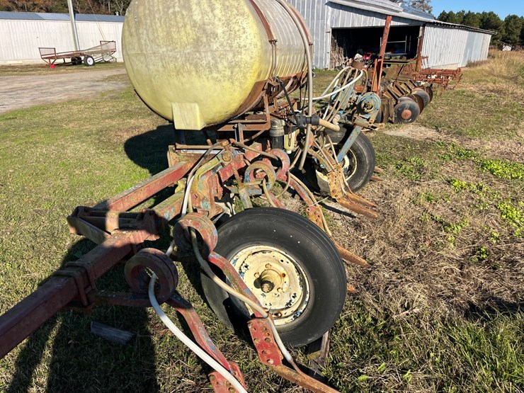 4-row-double-knife-rig-with-john-blue-piston-pump,-on-a-15’-x-3”-x-3”-bar-located-at-276-jonestown-road,-snow-hill-nc-call-252-531-8061-for-more-info.-image-5