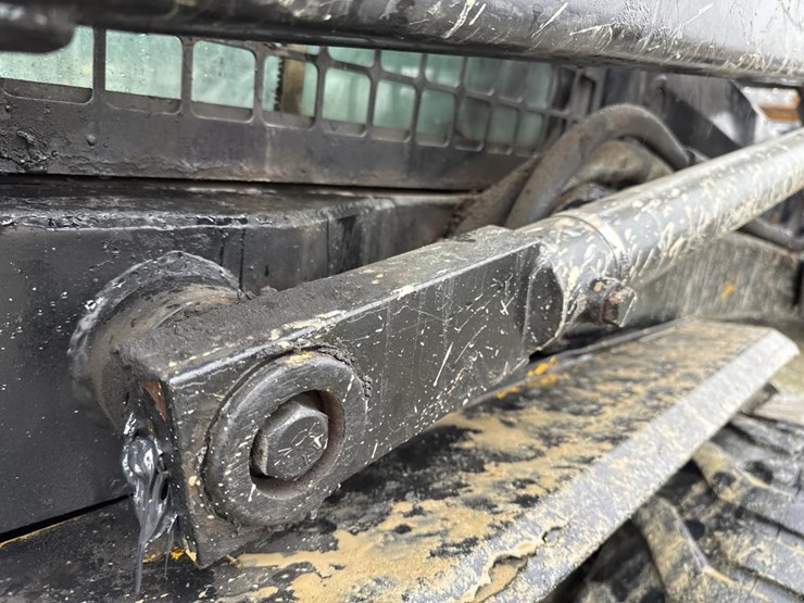 new-holland-lx885-image-24