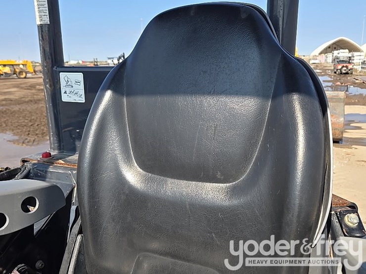 2020-deere-35g-image-72