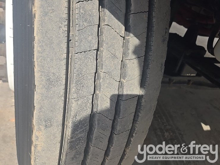 2021-freightliner-m2-106-image-55