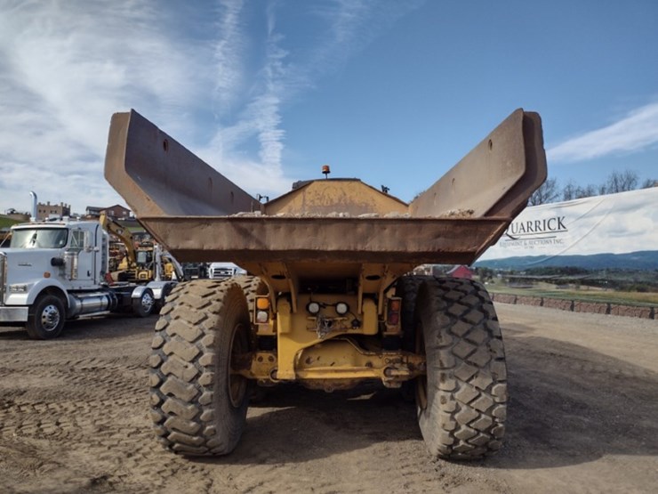 14-caterpillar-725-image-4